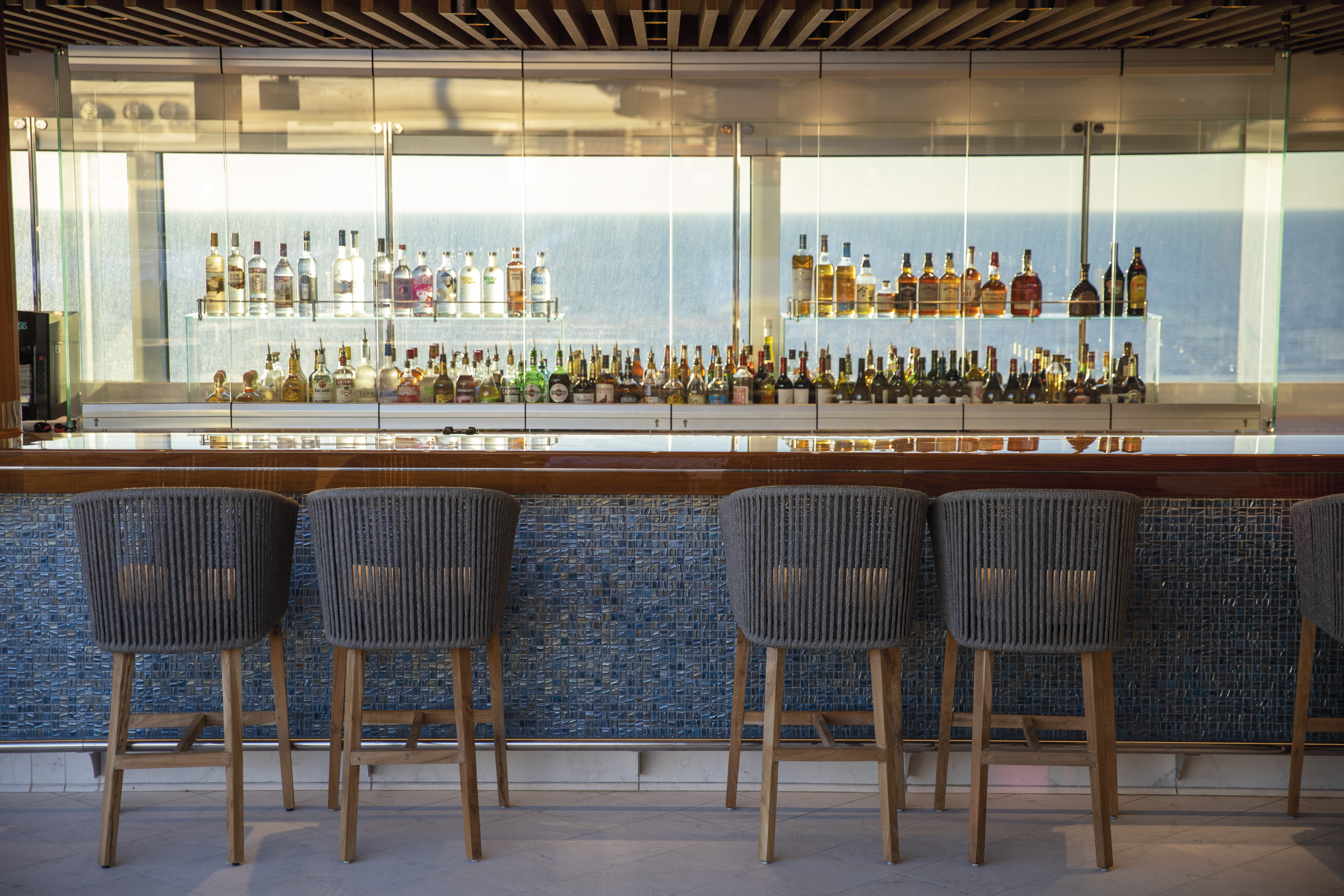 RSSC - Seven Seas Splendor - Entertainment - Pool Bar 2.jpg